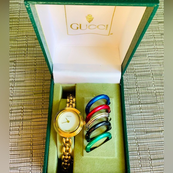 Authentic GUCCI gold tone watch w/ bezels π₯π₯ - Picture 8 of 12